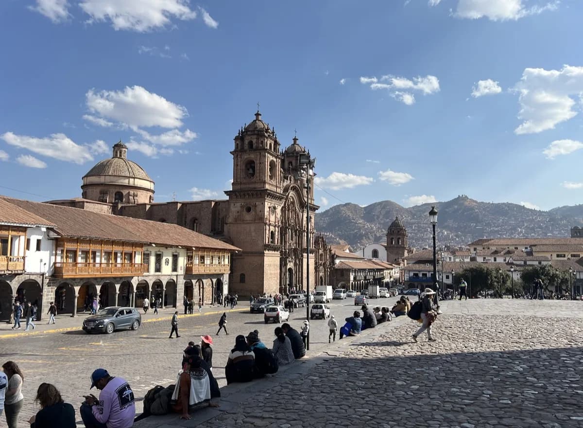 Plaza de Armas em Cusco, Peru -- onde testamos nossa carteira blockchain via SMS com usuários reais