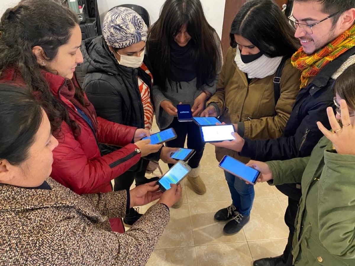 Il team Xcapit durante operazioni sul campo per il pilota di trasferimenti umanitari UNICEF